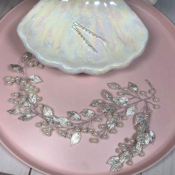 Beautiful Decorative Headpiece, of Faux Pearls and Hammered Silver Leaves. - Picture 5 of 5